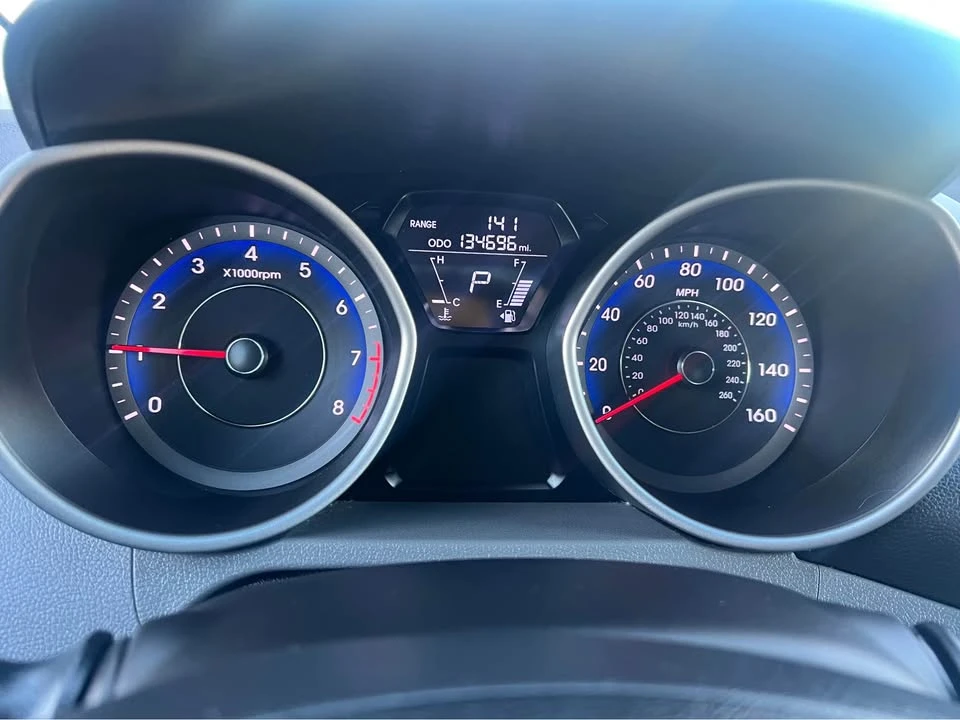 2013 Hyundai Elantra - Image 10 of 17