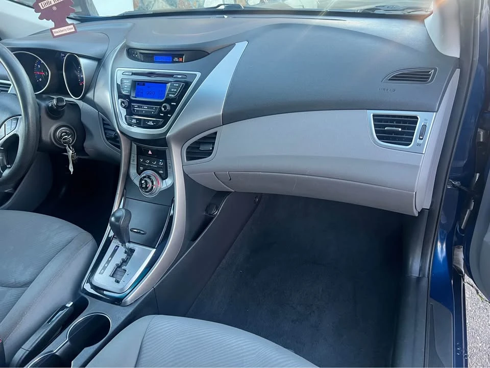 2013 Hyundai Elantra - Image 15 of 17