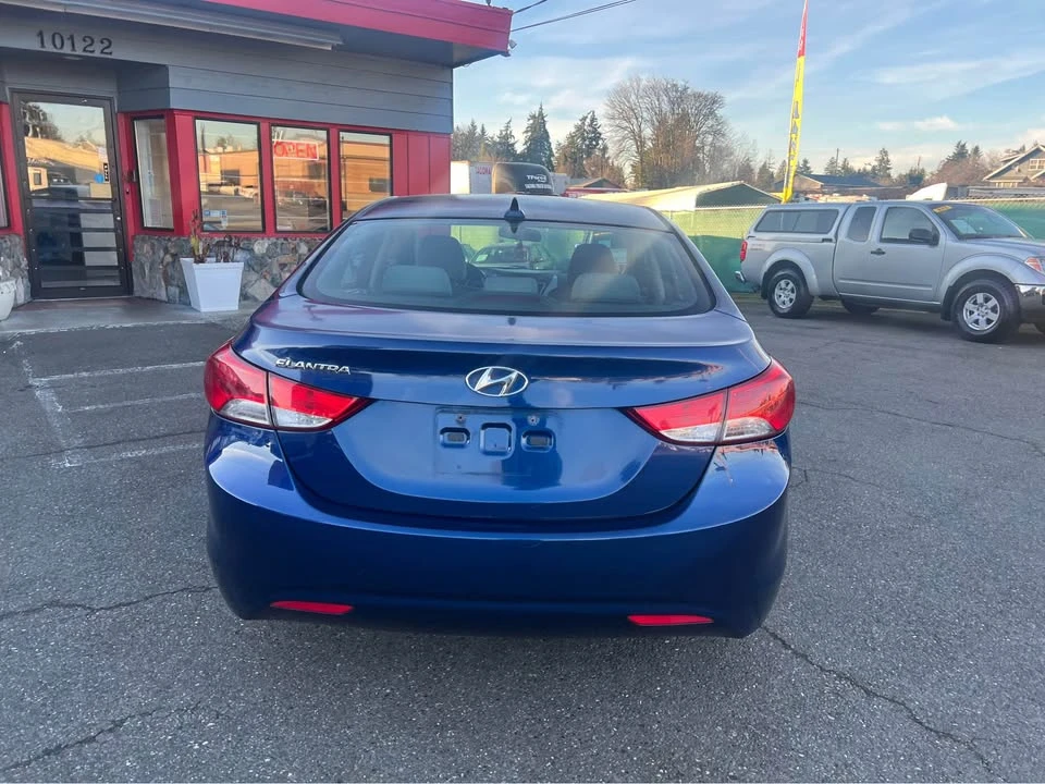 2013 Hyundai Elantra - Image 4 of 17