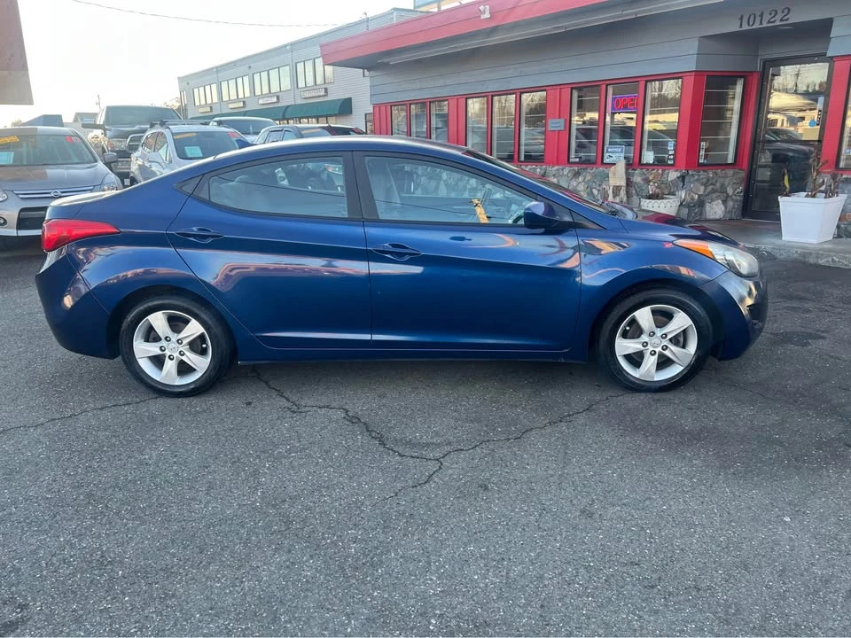 2013 Hyundai Elantra - Image 2 of 17