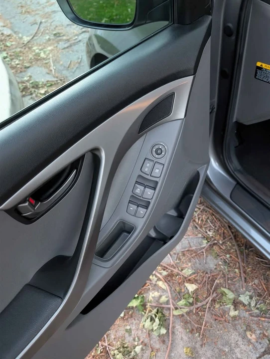 2013 Hyundai Elantra - Image 8 of 18