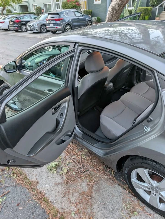 2013 Hyundai Elantra - Image 9 of 18