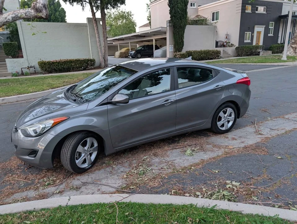 2013 Hyundai Elantra - Image 2 of 18