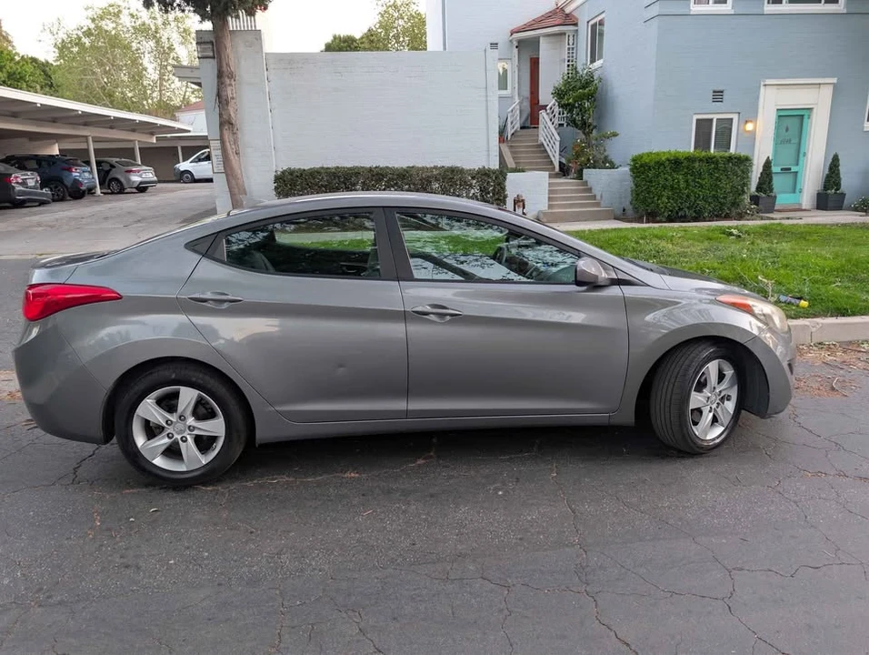 2013 Hyundai Elantra - Image 3 of 18