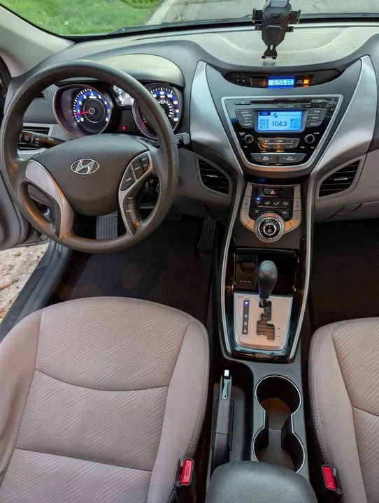 2013 Hyundai Elantra - Image 14 of 18