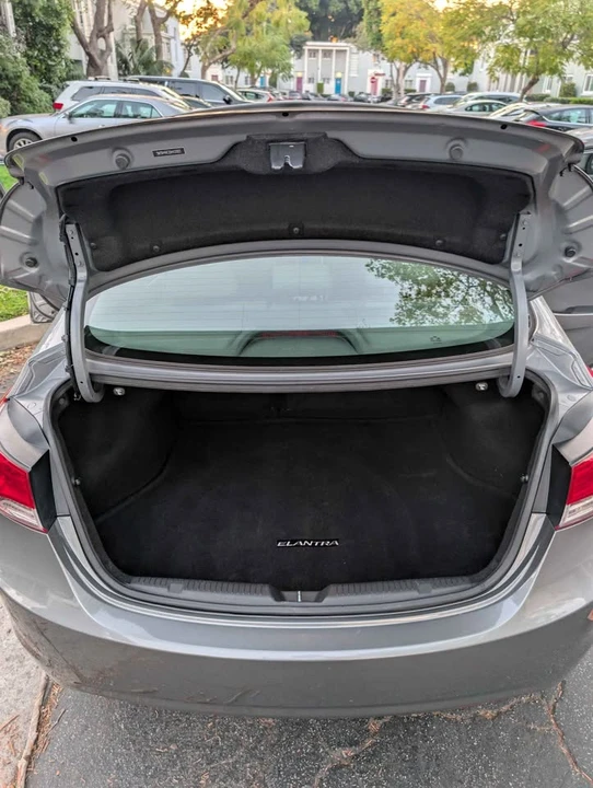 2013 Hyundai Elantra - Image 12 of 18