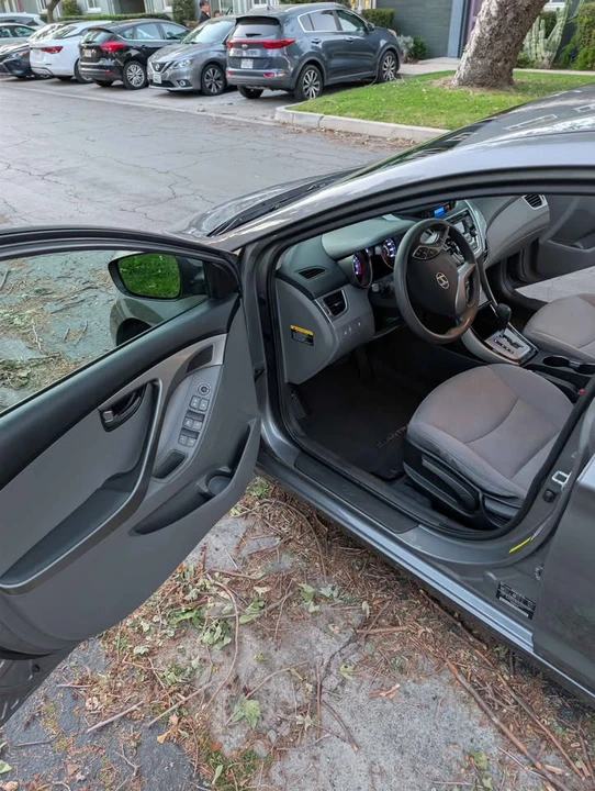 2013 Hyundai Elantra - Image 6 of 18