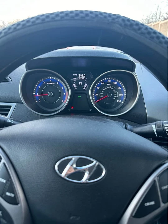 2013 Hyundai Elantra - Image 10 of 11