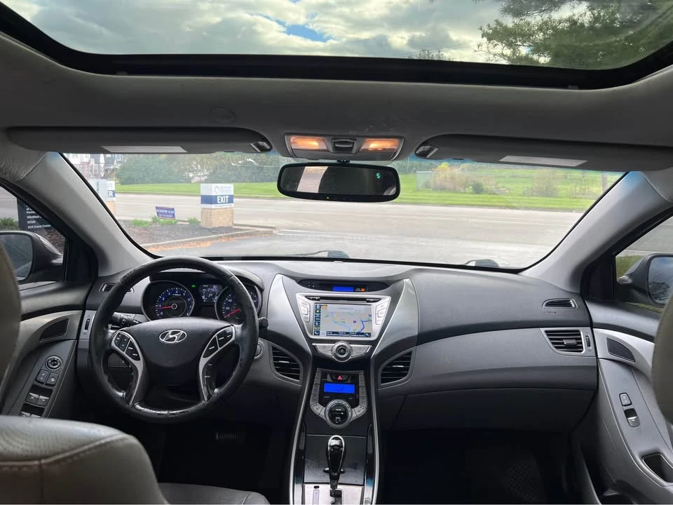 2013 Hyundai Elantra - Image 13 of 17