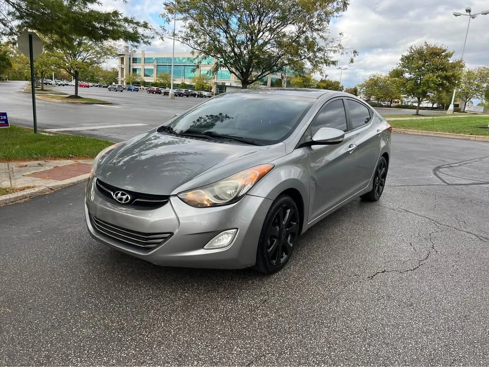 2013 Hyundai Elantra - Image 8 of 17