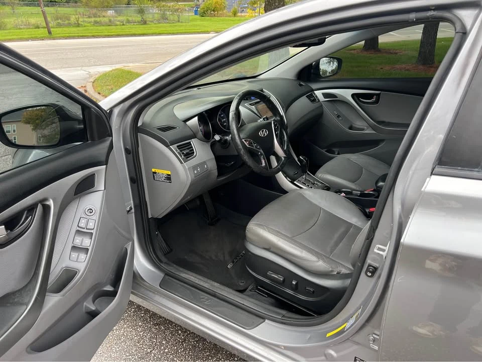 2013 Hyundai Elantra - Image 11 of 17