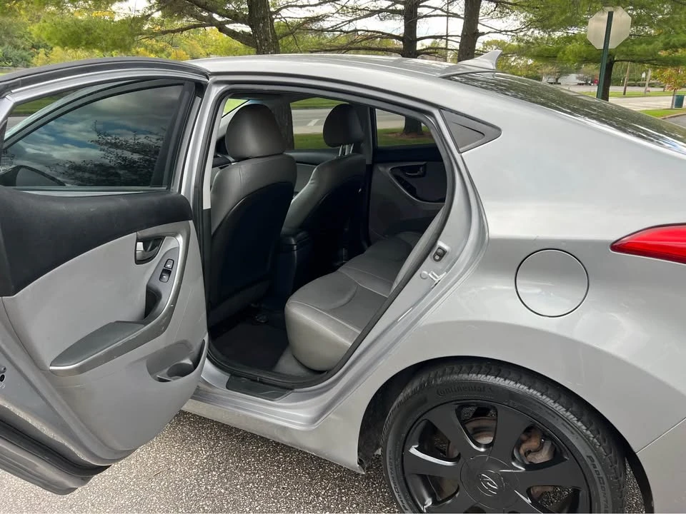 2013 Hyundai Elantra - Image 12 of 17