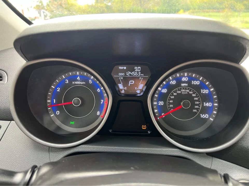 2013 Hyundai Elantra - Image 15 of 17