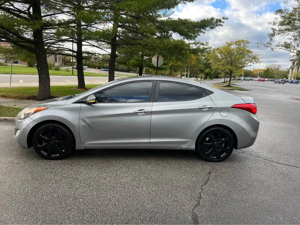 2013 Hyundai Elantra - Image 9 of 17