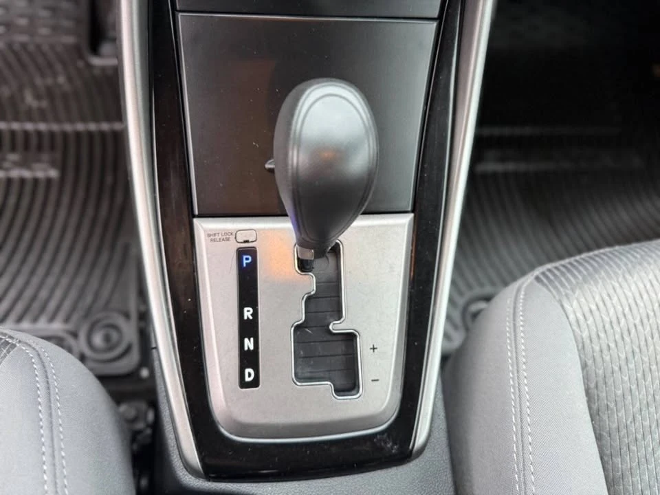 2013 Hyundai Elantra - Image 10 of 14