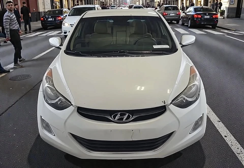 2013 Hyundai Elantra - Image 10 of 11