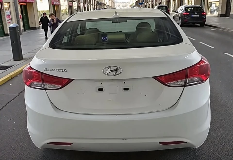 2013 Hyundai Elantra - Image 5 of 11