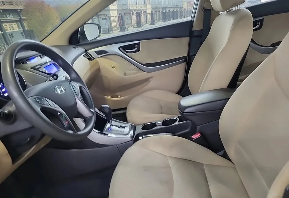 2013 Hyundai Elantra - Image 4 of 11
