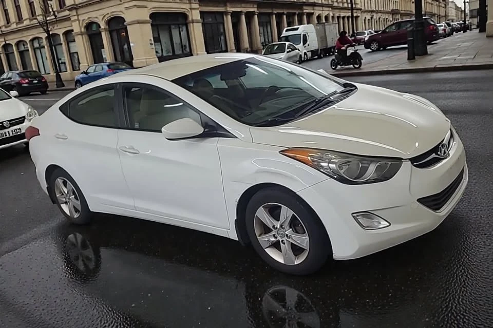 2013 Hyundai Elantra - Image 9 of 11
