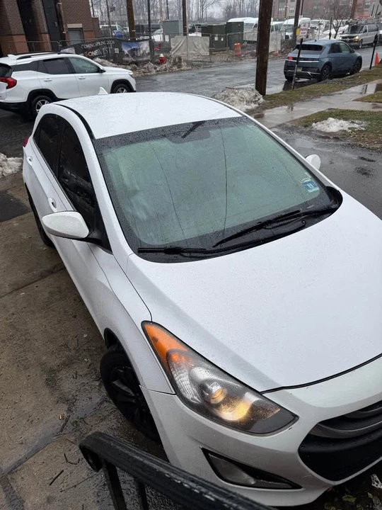 2013 Hyundai Elantra - Image 2 of 6