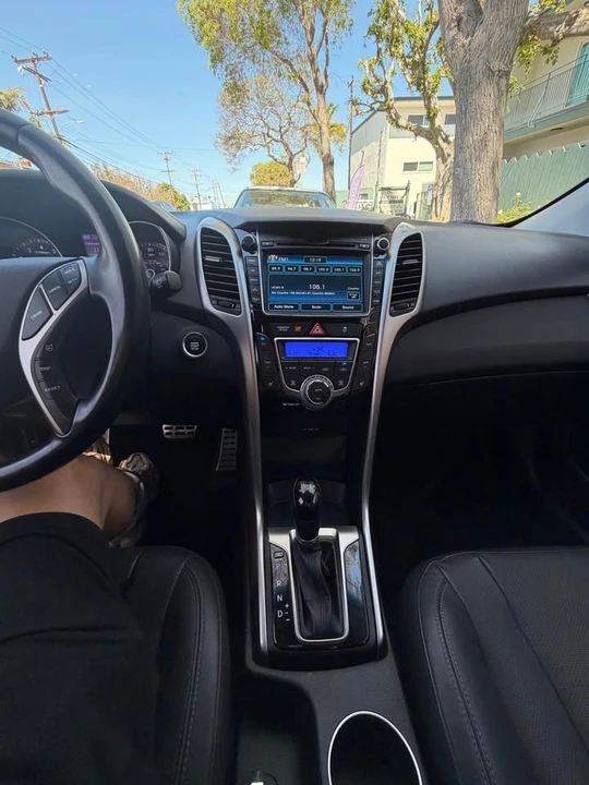 2013 Hyundai Elantra - Image 6 of 19