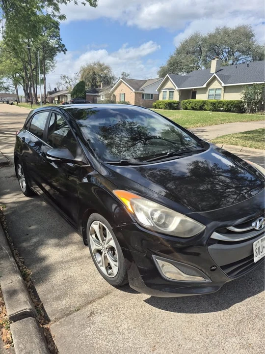 2013 Hyundai Elantra - Image 2 of 4
