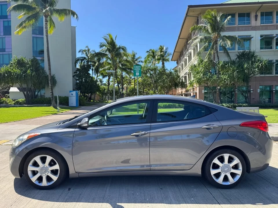 2013 Hyundai Elantra - Image 10 of 13