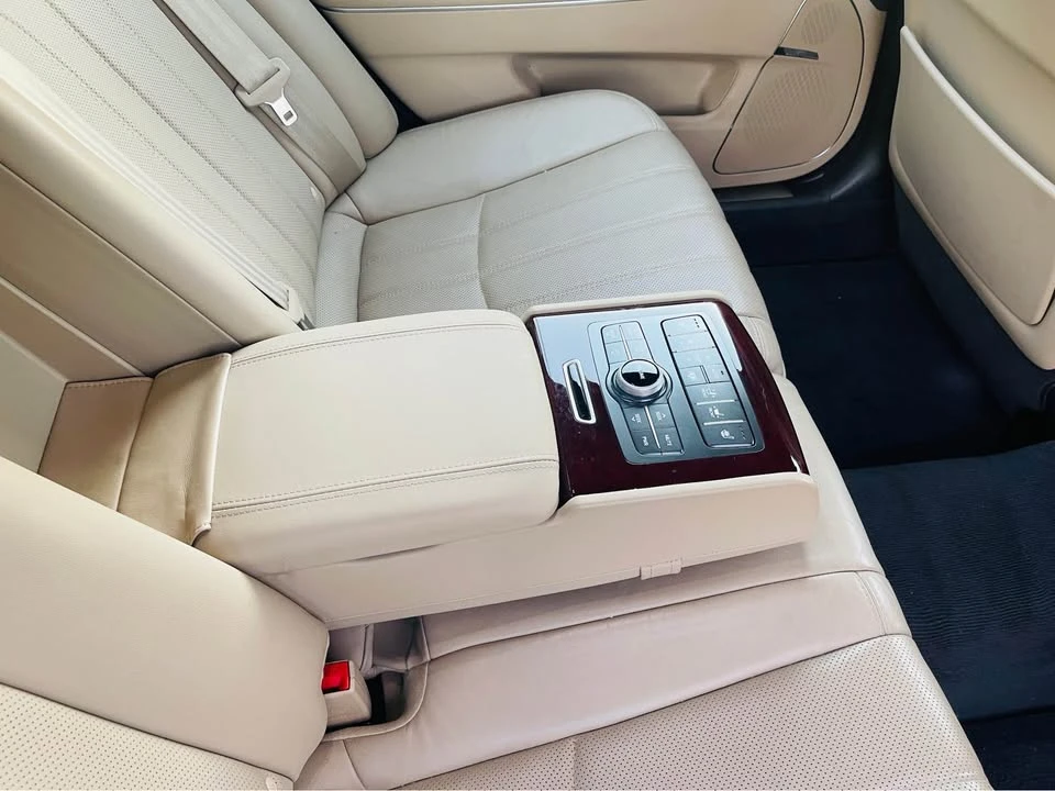 2013 Hyundai Equus - Image 6 of 10