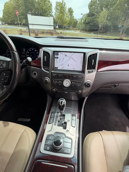 2013 Hyundai Equus - Image 10 of 12