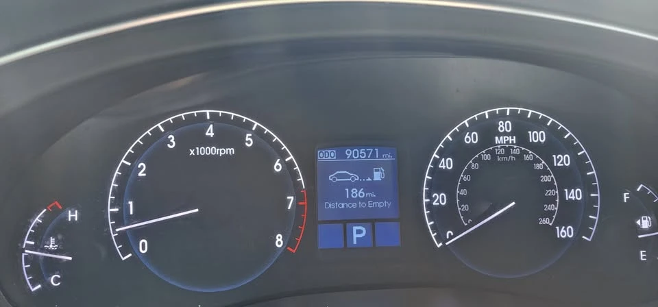 2013 Hyundai Genesis - Image 13 of 19