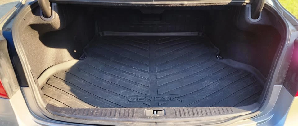 2013 Hyundai Genesis - Image 18 of 19