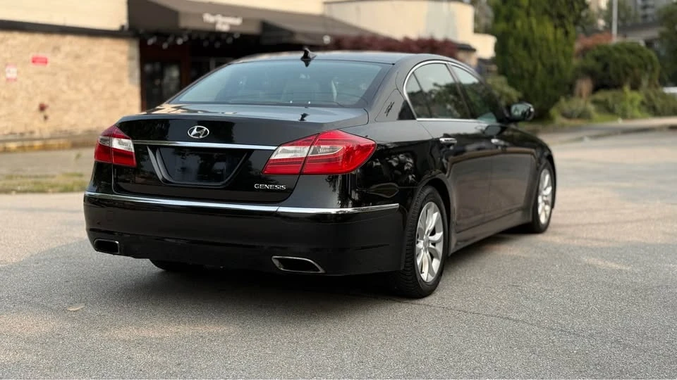 2013 Hyundai Genesis - Image 4 of 12