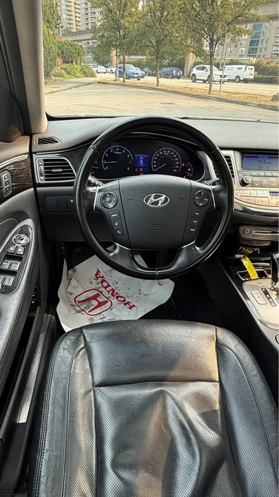 2013 Hyundai Genesis - Image 10 of 12