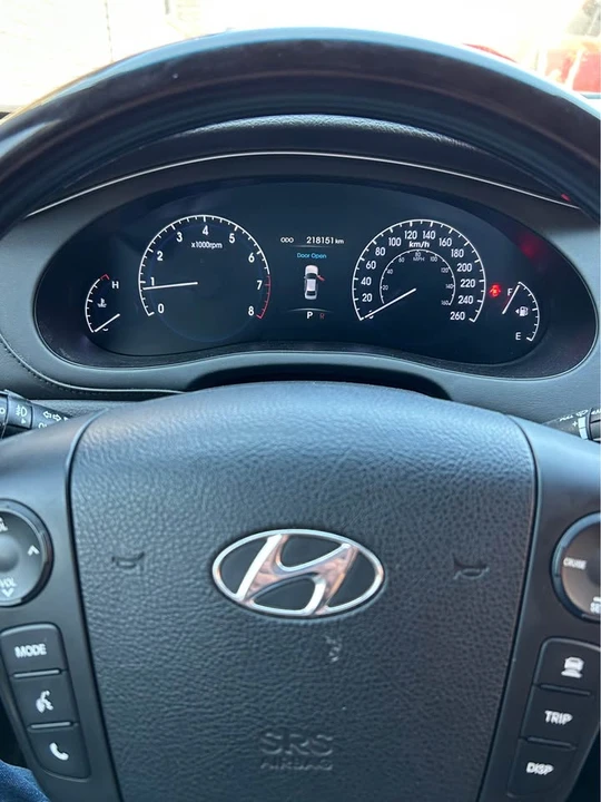 2013 Hyundai Genesis - Image 5 of 10