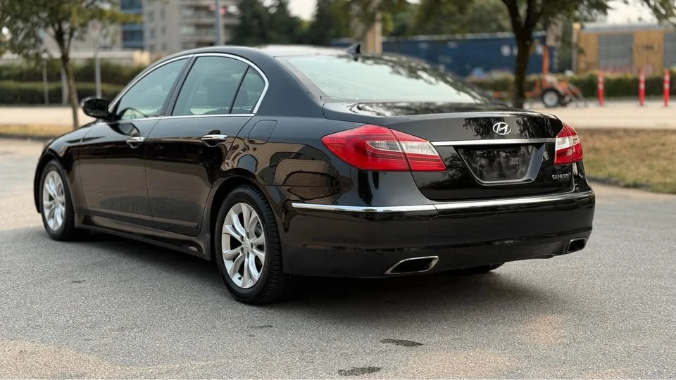 2013 Hyundai Genesis - Image 2 of 12