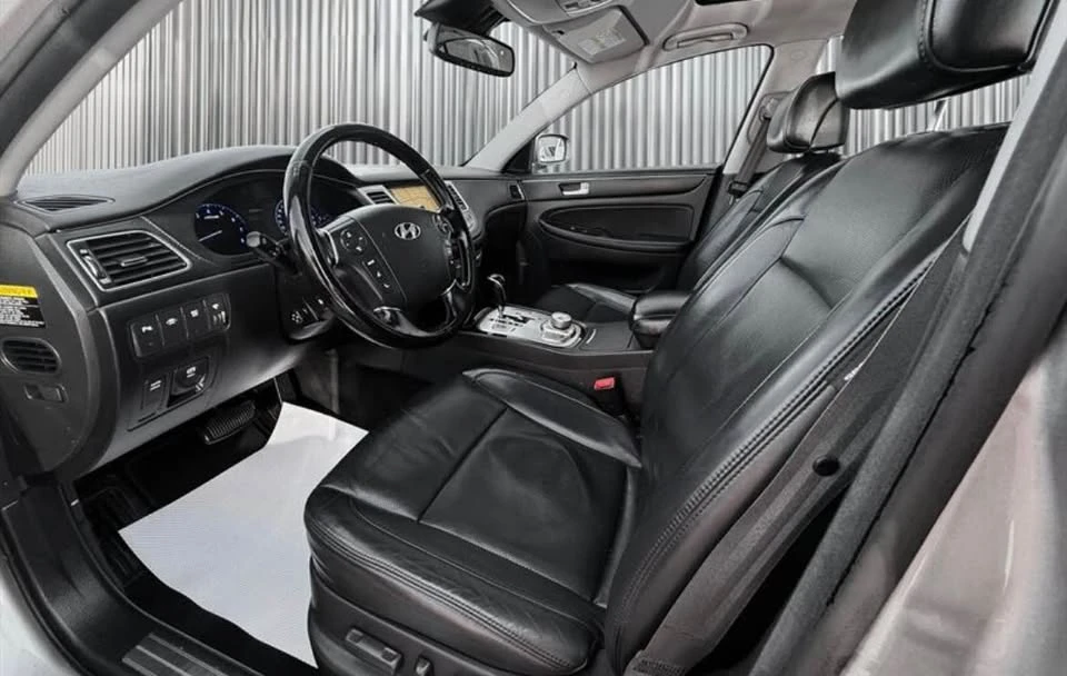2013 Hyundai Genesis - Image 13 of 16