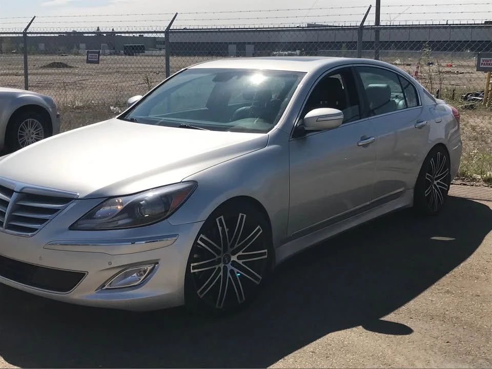 2013 Hyundai Genesis - Image 10 of 16