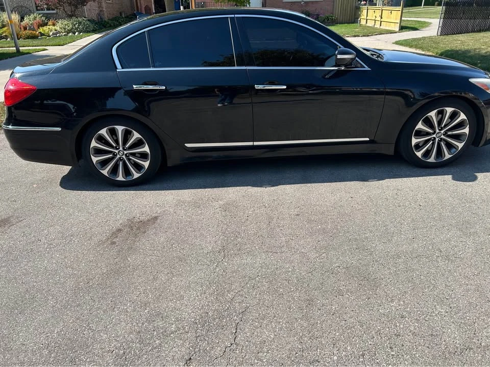 2013 Hyundai Genesis - Image 3 of 10