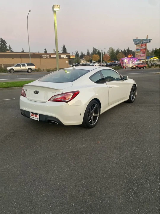 2013 Hyundai Genesis - Image 3 of 11