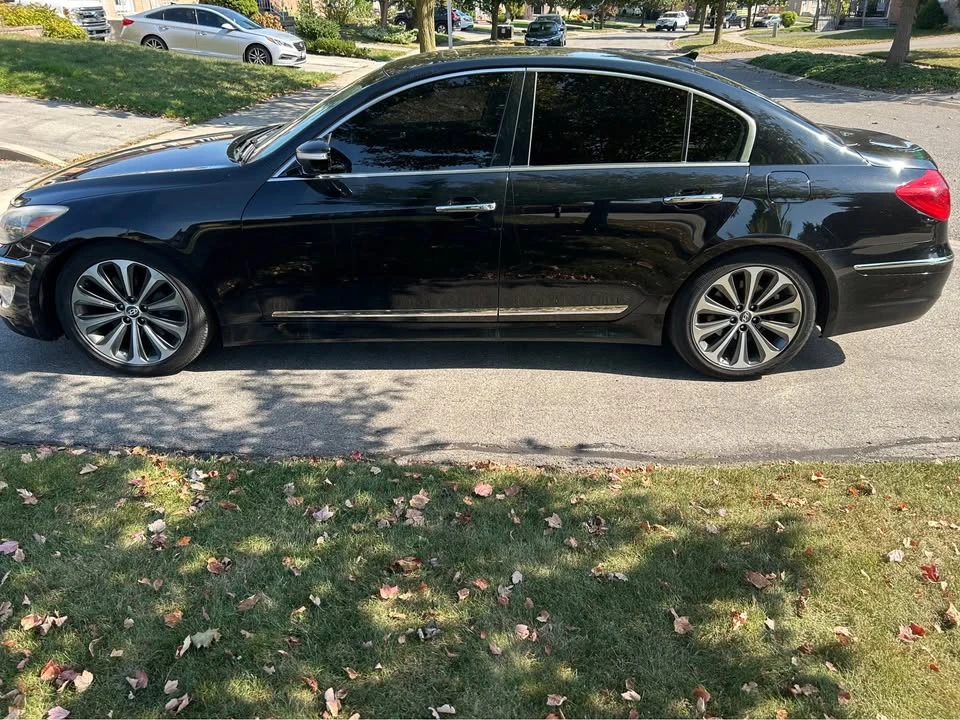 2013 Hyundai Genesis - Image 2 of 10
