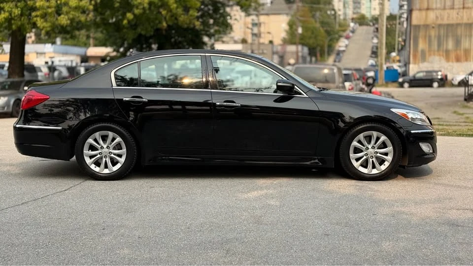 2013 Hyundai Genesis - Image 5 of 12