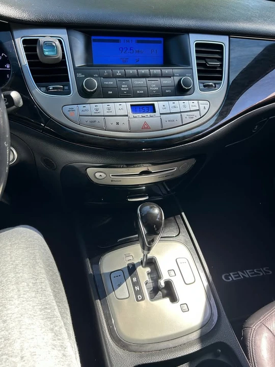 2013 Hyundai Genesis - Image 9 of 15