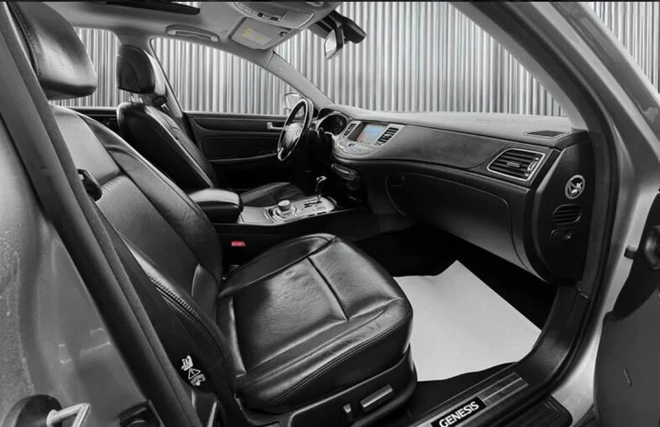 2013 Hyundai Genesis - Image 15 of 16