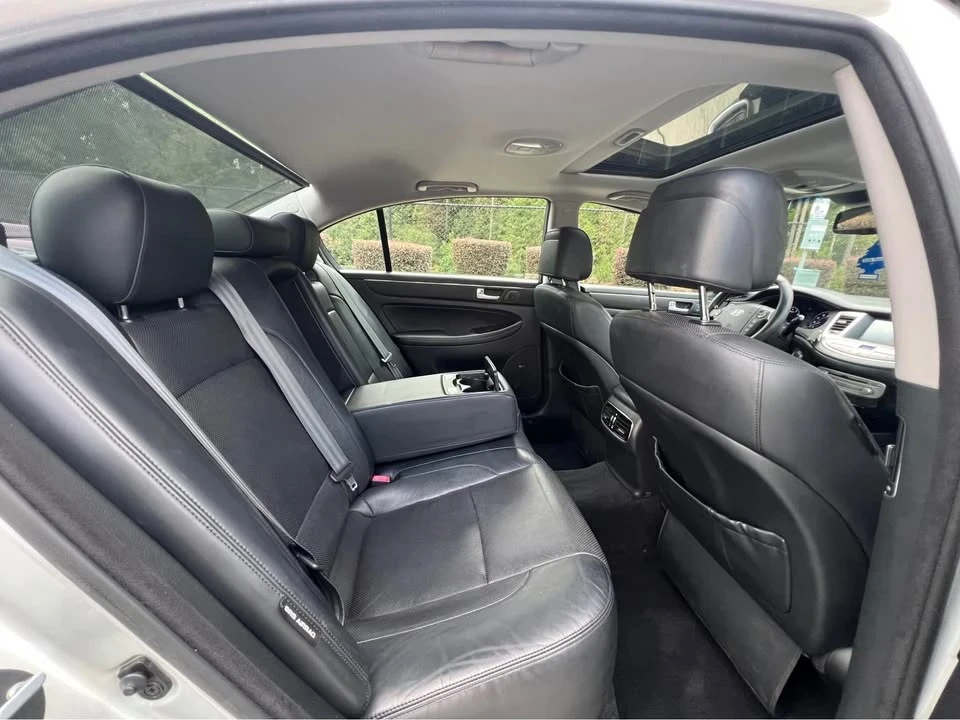 2013 Hyundai Genesis - Image 12 of 20