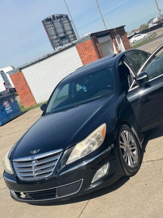 2013 Hyundai Genesis - Image 2 of 6