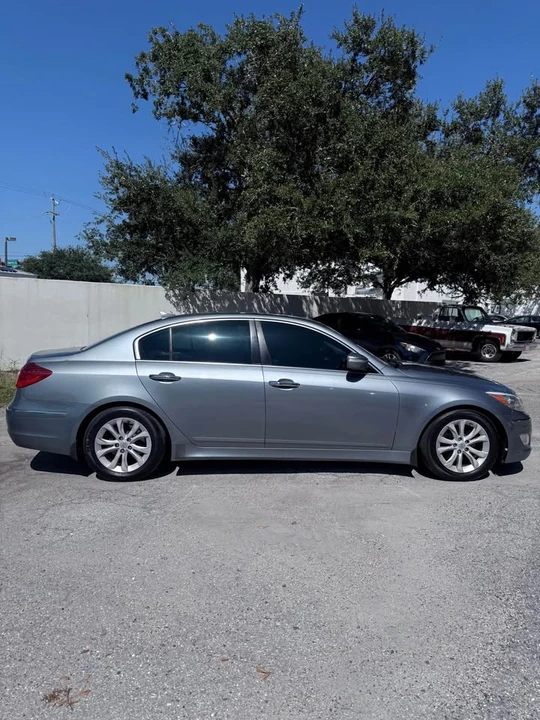 2013 Hyundai Genesis - Image 3 of 17
