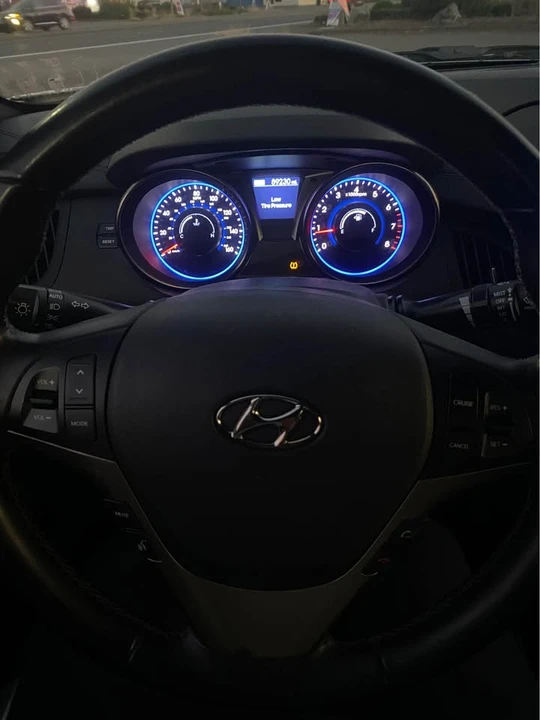 2013 Hyundai Genesis - Image 10 of 11