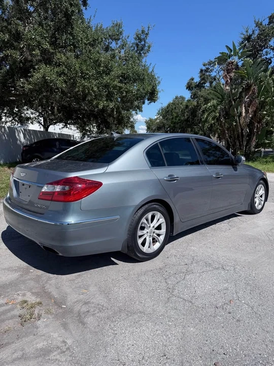 2013 Hyundai Genesis - Image 4 of 17