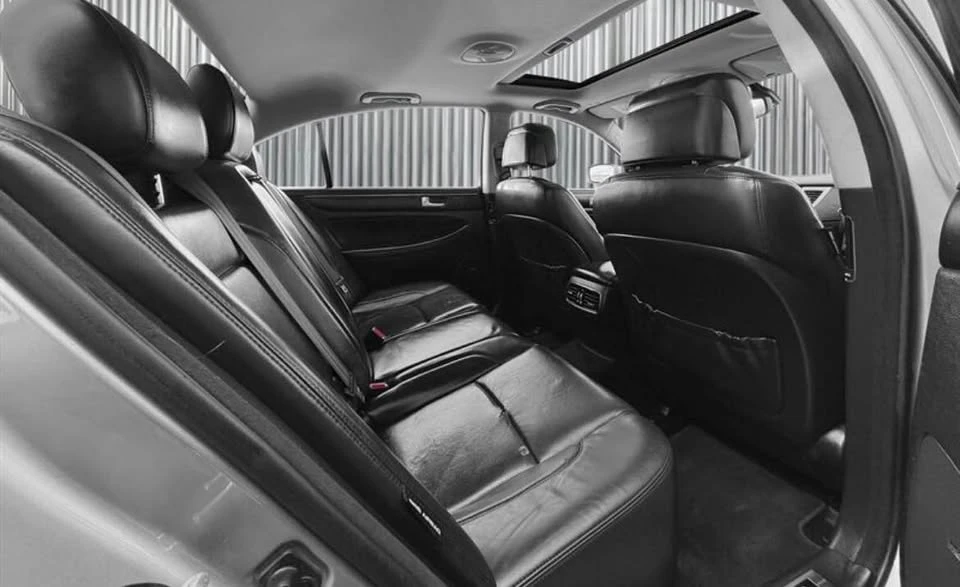 2013 Hyundai Genesis - Image 14 of 16