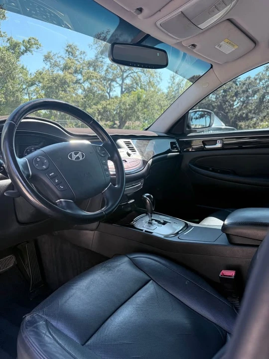 2013 Hyundai Genesis - Image 12 of 17